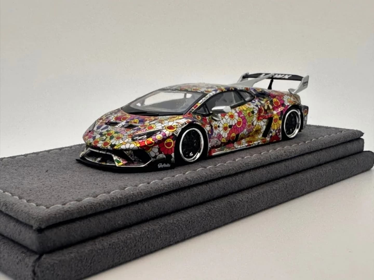 DAP Model 1:64 Lamborghini Huracán GT EVO LBWK Takashi Murakami Sunflowers Livery — ảnh 1